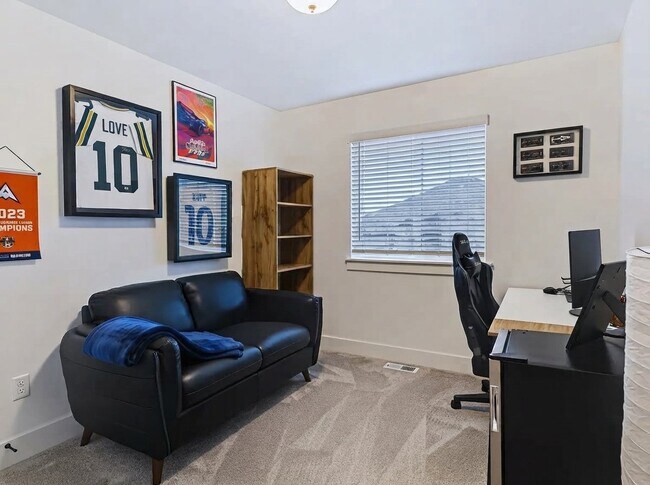 Building Photo - 1428 W Creekside Dr