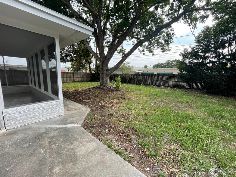 Building Photo - 482 Oakwood Dr