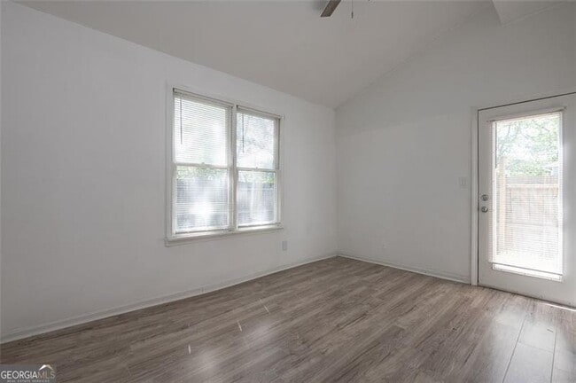 Building Photo - 348 Lakeridge Ct