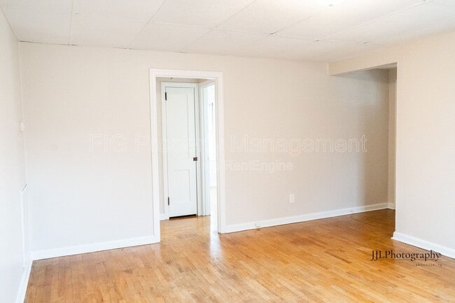 Building Photo - 716 E Oldham Ave