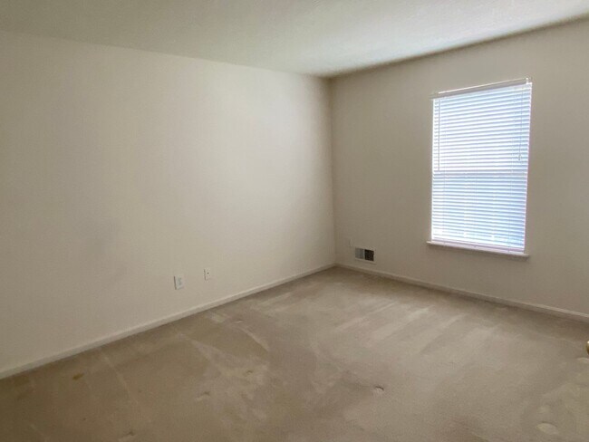 Building Photo - Fern creek