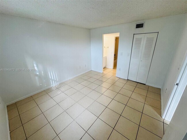 Building Photo - 9948 Nob Hill Ln