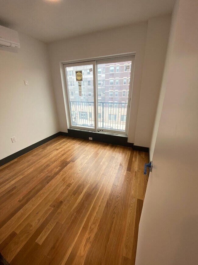 Building Photo - 1364 Rogers Ave