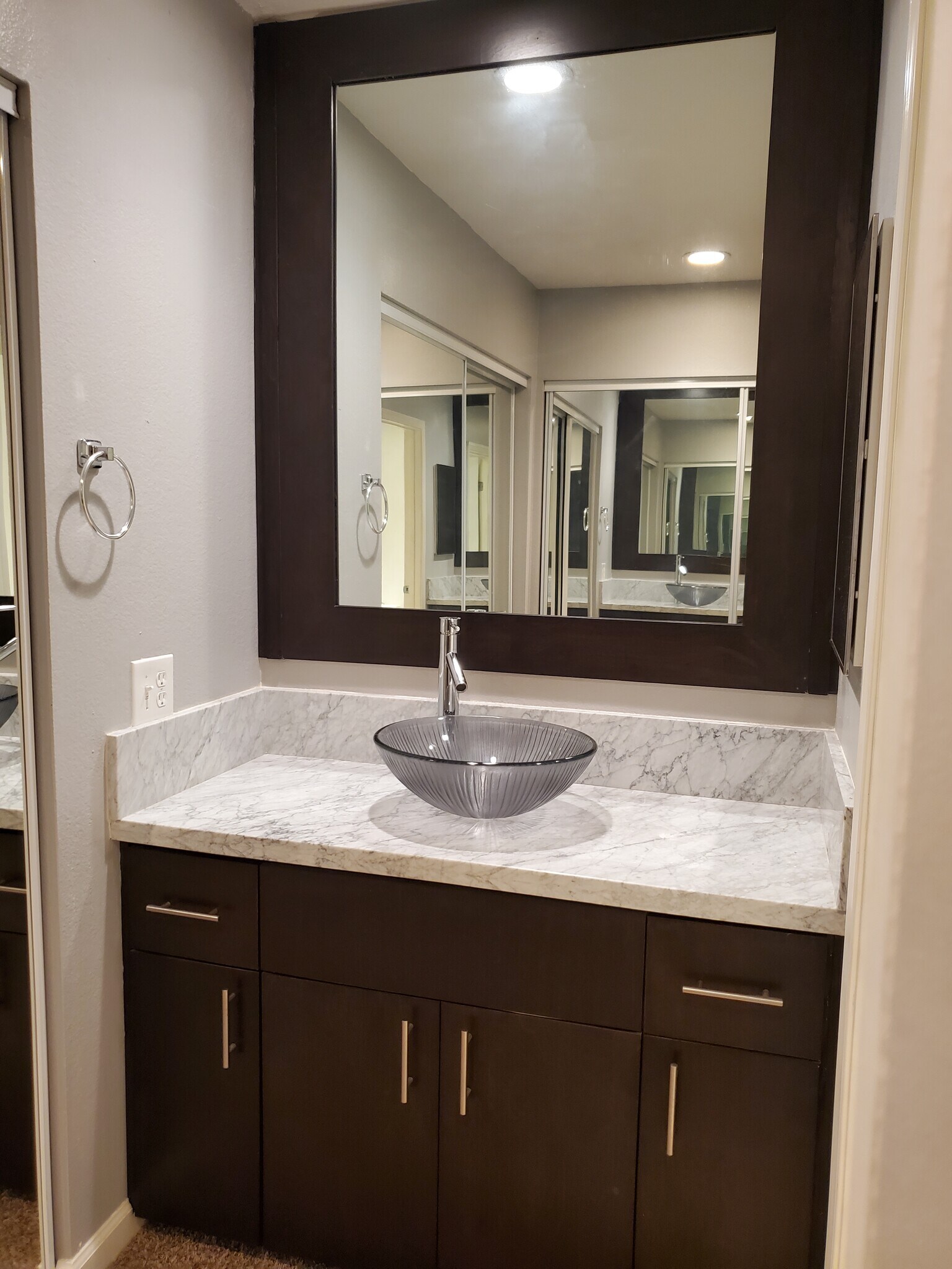 Vanity - 1379 Caminito Gabaldon