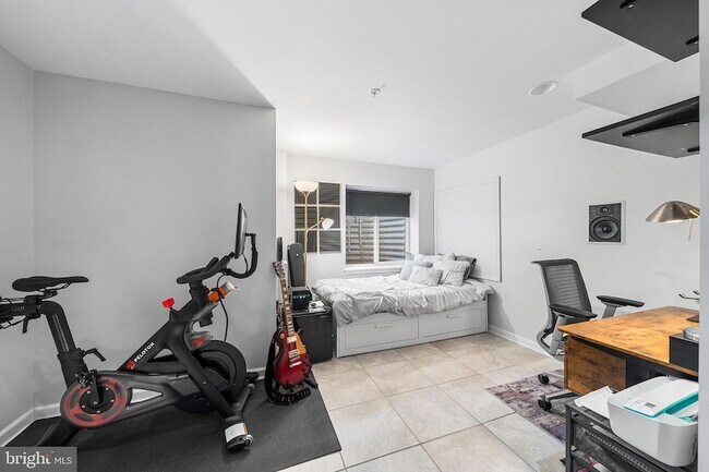 Building Photo - 1333 N Howard St