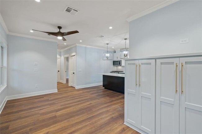 Building Photo - 1801 Alta Vista Ave