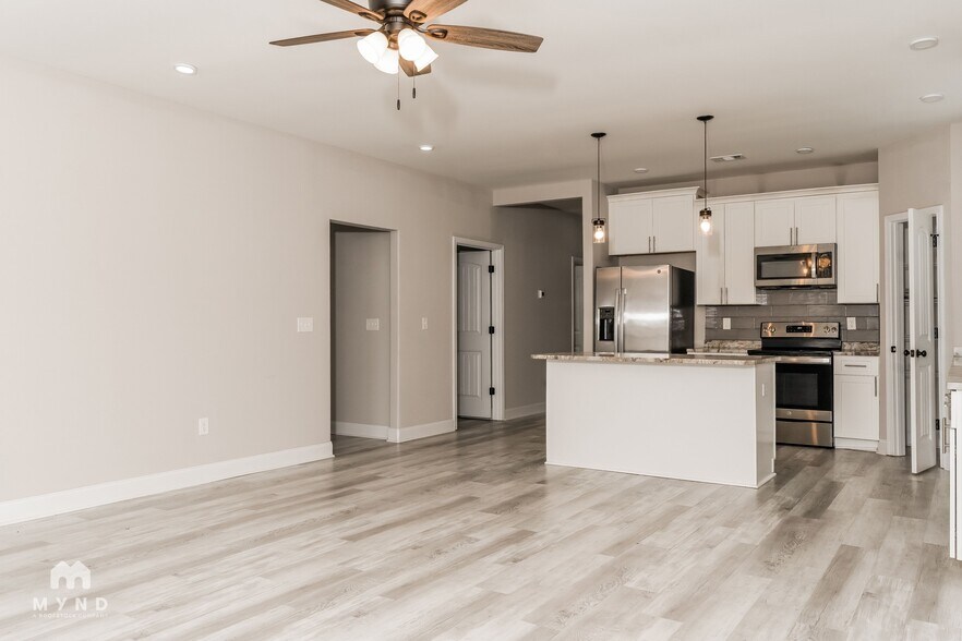 Building Photo - 219 Beau Claire Cir