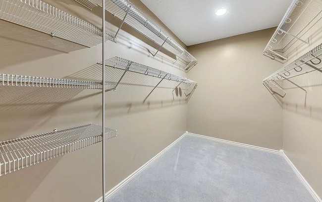 Building Photo - Garden Level in Luxury Home Available May 1st