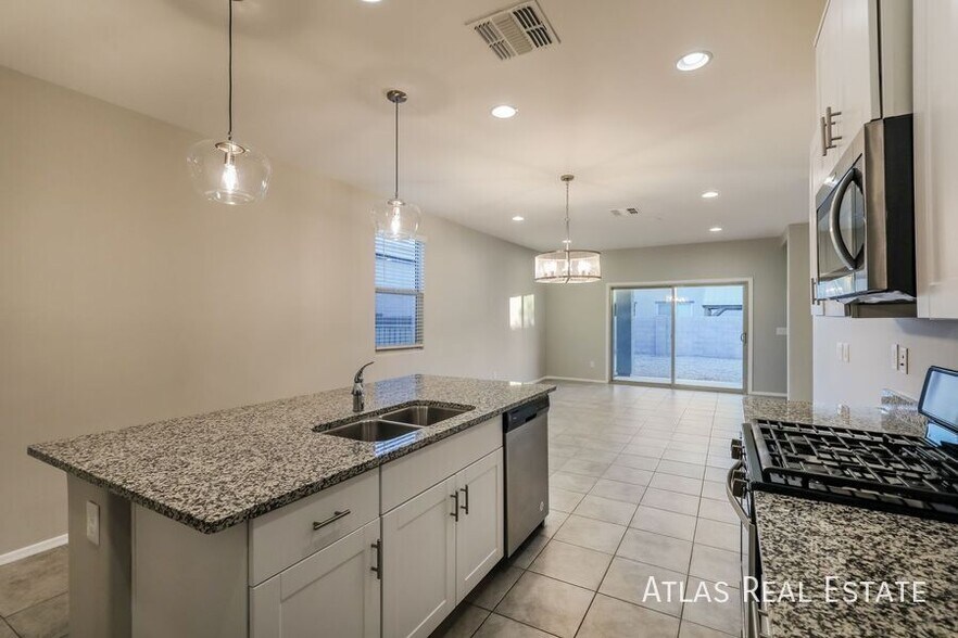 Building Photo - 10695 W Dickerson Dr