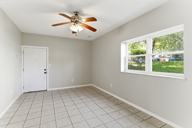 Building Photo - 3300-3374 Valley View Drive - 3332