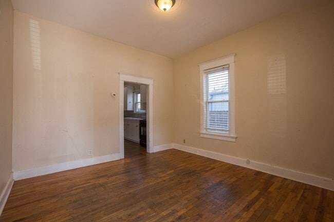 Building Photo - Charming Old Town Bungalow!