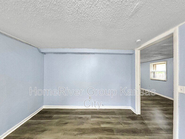 Building Photo - 1123 S Haden St