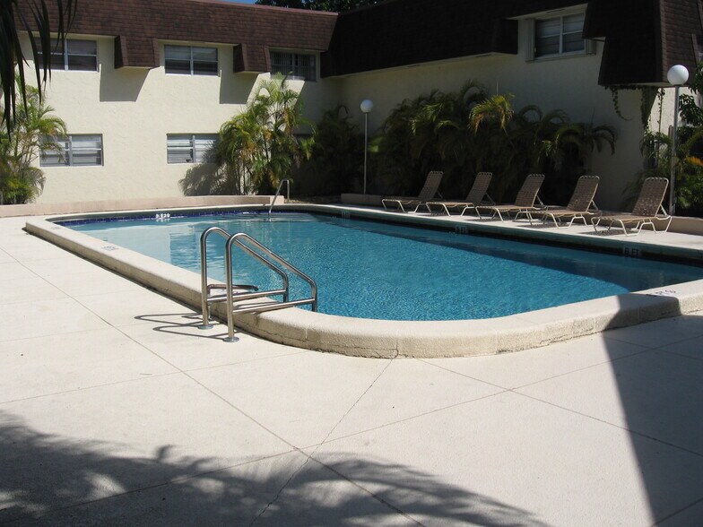 Building Photo - 9105 SW 137th Ter