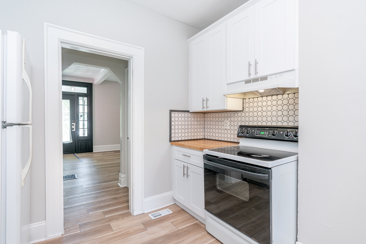 Kitchen - 2435 Summit St