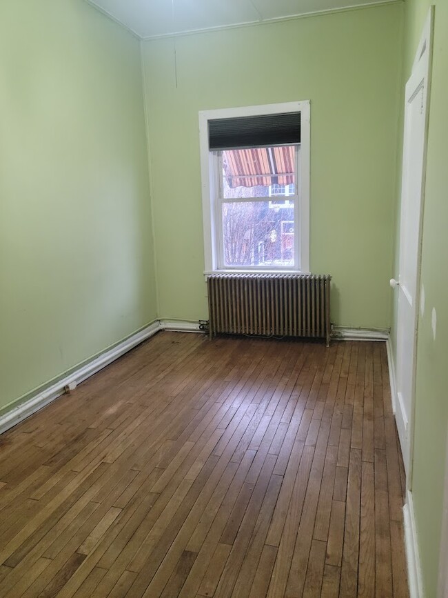 Bedroom Two - 605 Lincolnway