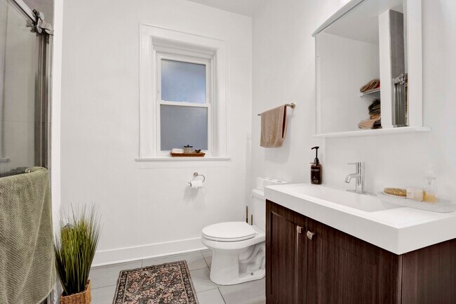 Building Photo - 3226 W Potomac Ave