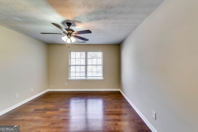 Building Photo - 2727 Manor Cove