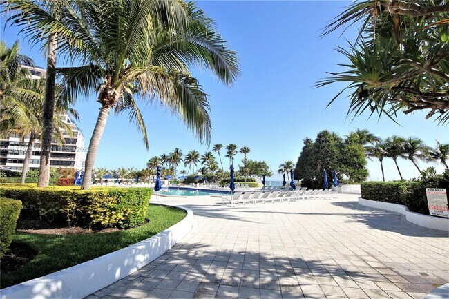 Building Photo - 5161 Collins Ave