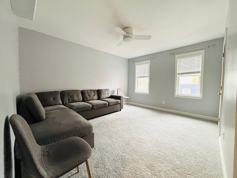 Third floor bedroom (2) - 1402 Sherman Ave