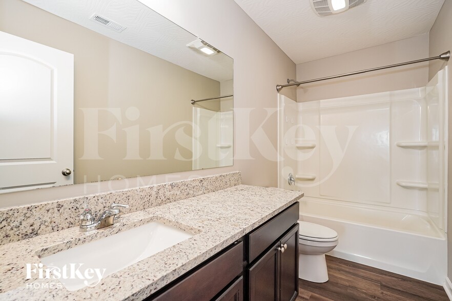 Building Photo - 5416 Branchville Dr