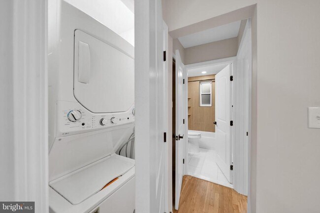 Building Photo - 119 Victor St NE