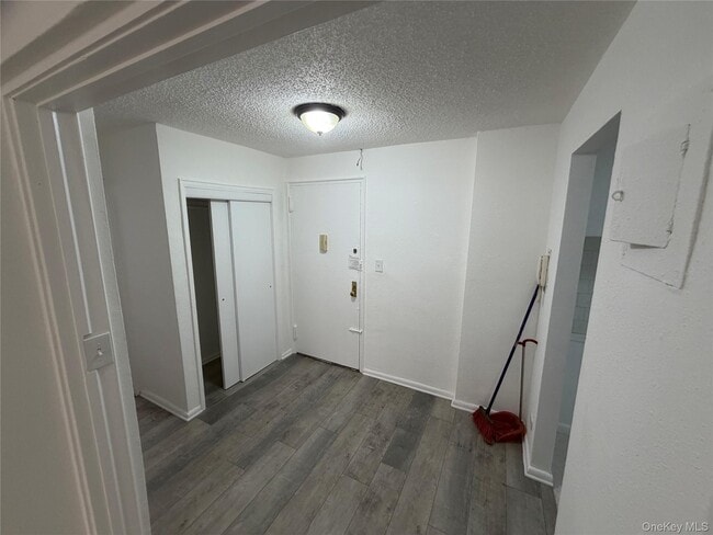 Building Photo - 83-30 Vietor Ave