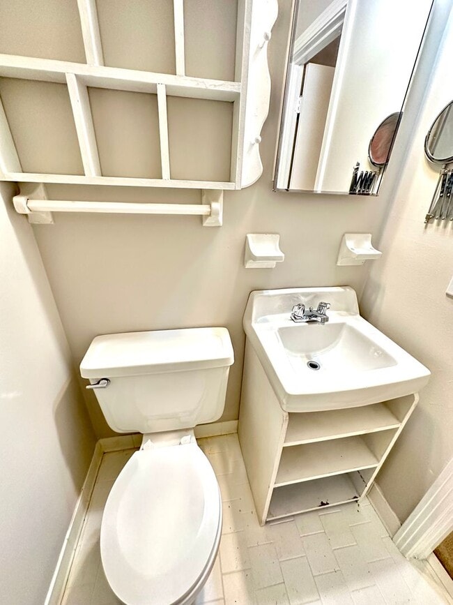 Building Photo - 28 Leonard Dr