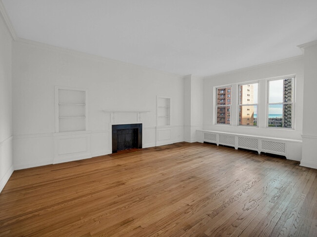 Building Photo - 5000 S Cornell Ave