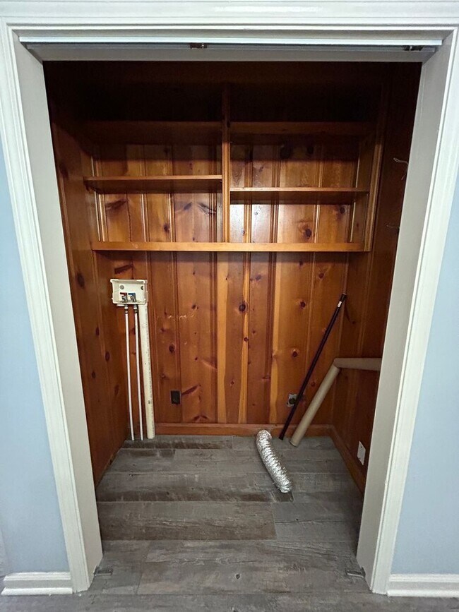 Building Photo - Charming 3/2 House in College Heights- $2,095