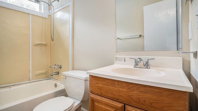 Building Photo - 3 bdrm, 2.5 bath in Lithonia