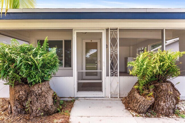 Building Photo - 4641 SW 25th Terrace