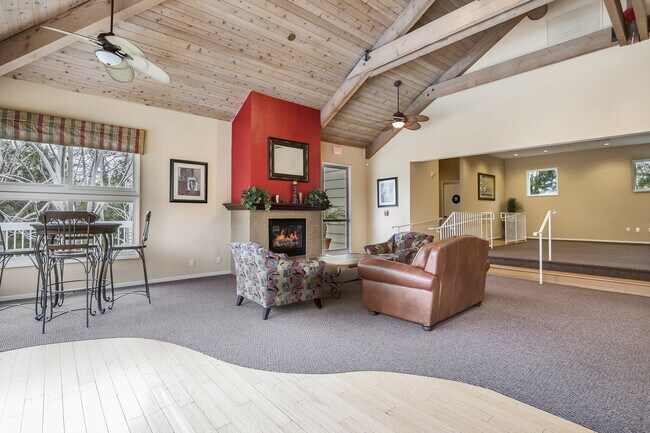 Building Photo - Coastal Corner Loft, Quiet, Bright & Stylish
