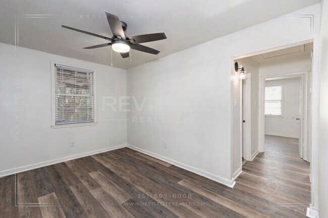 Building Photo - Updated Brick 3 Bed 1 Bath Home with Huge ...