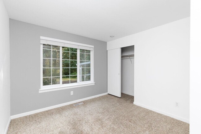 Building Photo - 50% Off First Month's Rent for March Move In! Beautiful 4 Bedroom 3 Bath Issaquah Home on Large P...
