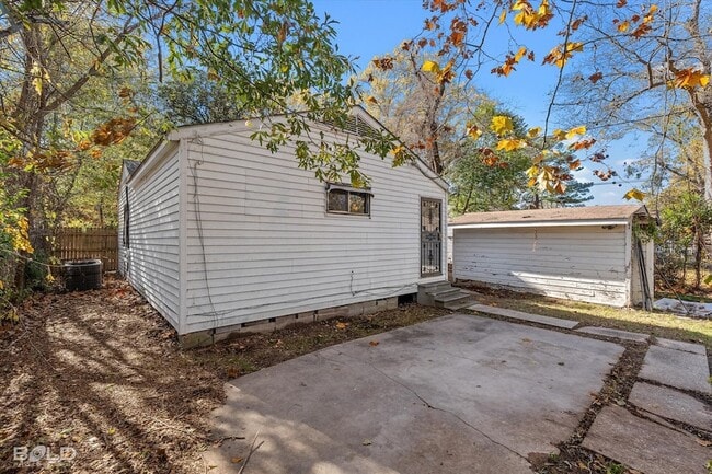 Building Photo - 2754 Lakehurst Ave