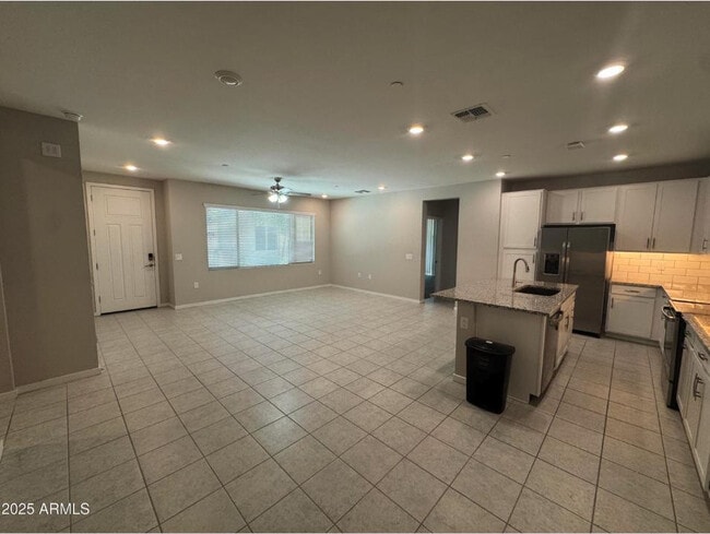 Building Photo - 775 E Furness Dr