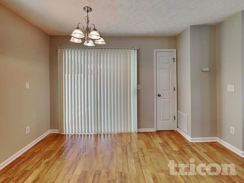 Building Photo - 250 Oak Grove Way