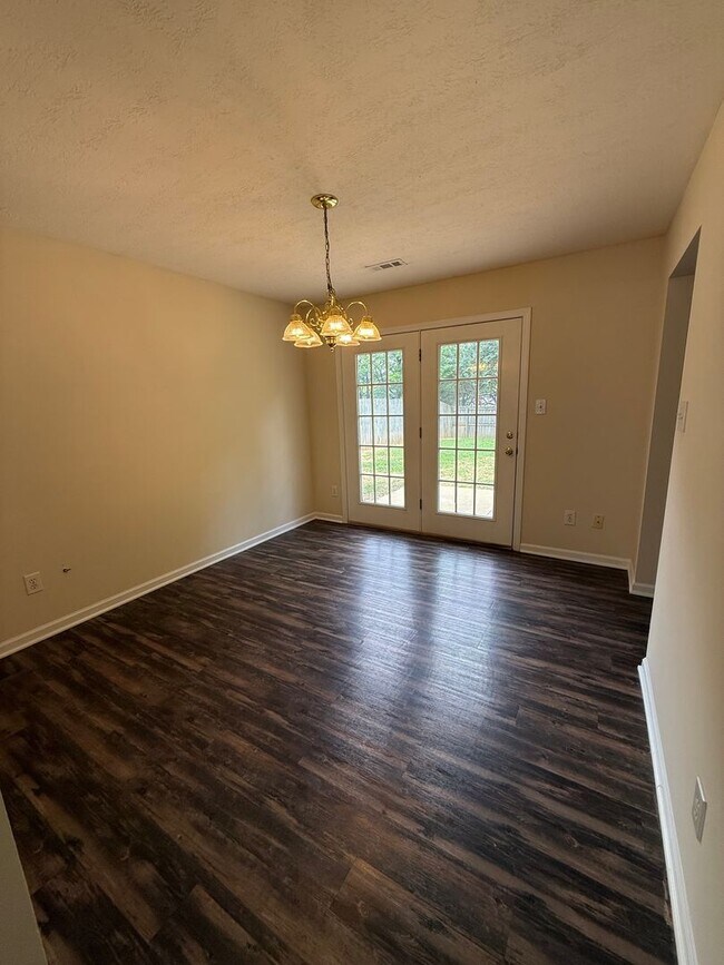 Building Photo - Lovely 4 Bedroom 2.5 Bath Home in convenient West Knox location
