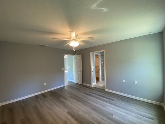 Building Photo - Desirable SW Ocala Neighborhood 3/2/2 **WO...