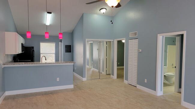 Building Photo - Winter Park Condo: 2 bed/ 2 bath AVAILABLE...