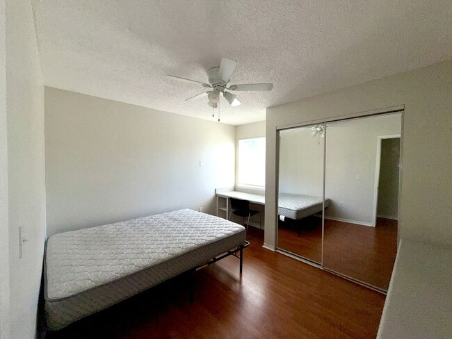 Building Photo - Renovated 4BR/2BA 3rd-Floor Condo – Minutes to UF, Shands & VA | University Commons