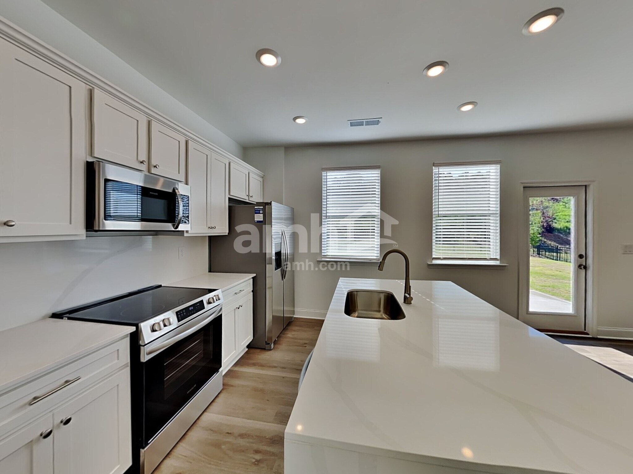 Building Photo - 1025 Highland Walk