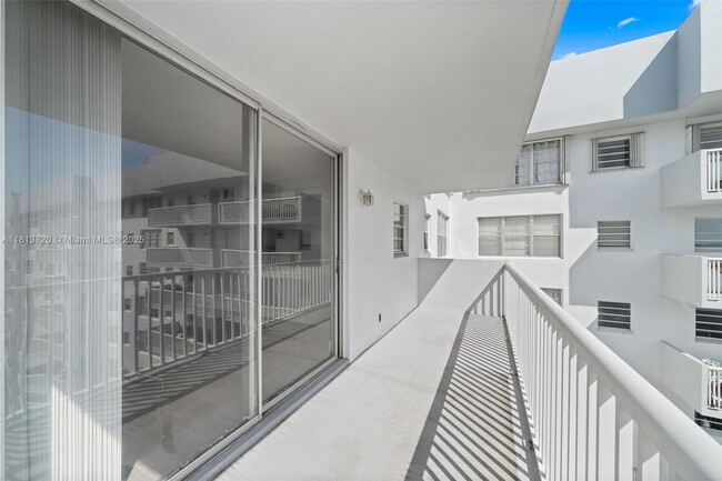 Building Photo - 137 Golden Isles Dr