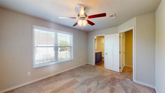 Building Photo - 914 Fairview Ave