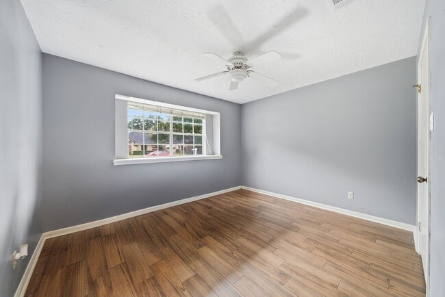 Building Photo - 3226 Springhill Dr