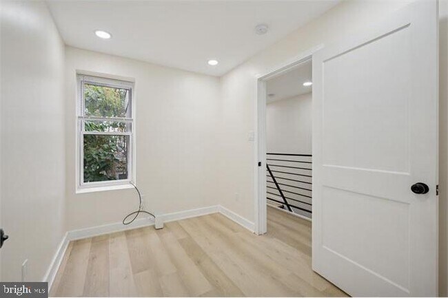 Building Photo - 1819 N Judson St