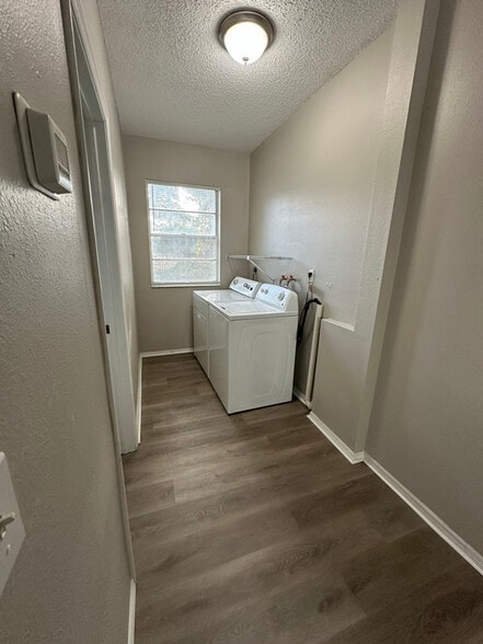 Building Photo - 2208 W Woodlawn Ave