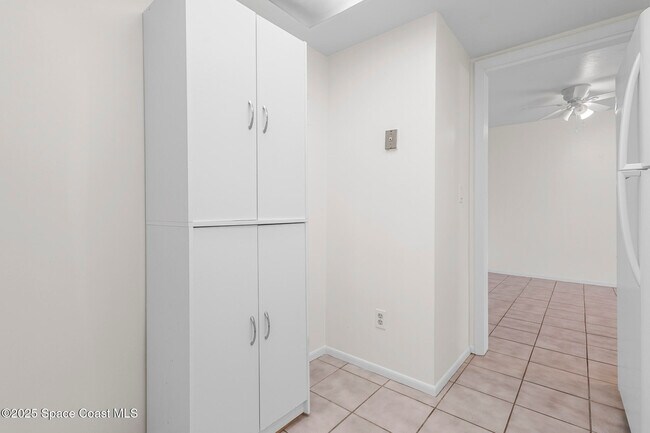 Building Photo - 223 Columbia Dr