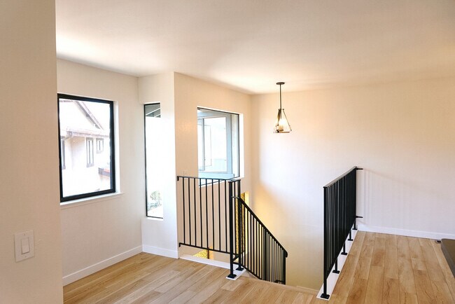 Building Photo - 2092 Penasquitas Dr