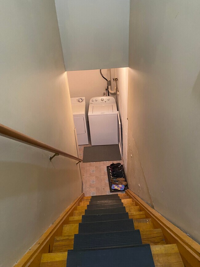 Washer/dryer in unit (basement) - 229 Branford Rd